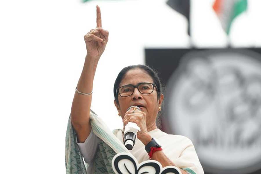 একুশের মঞ্চে কী বার্তা জননেত্রী মমতার? আগ্রহ দিল্লির রাজনৈতিক অলিন্দেও