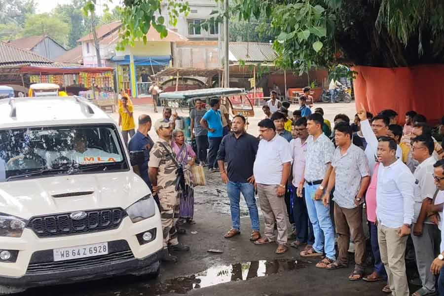 মাথাভাঙার বিজেপি বিধায়কের গাড়িতে ভাঙচুরের অভিযোগ, কী বলল তৃণমূল?