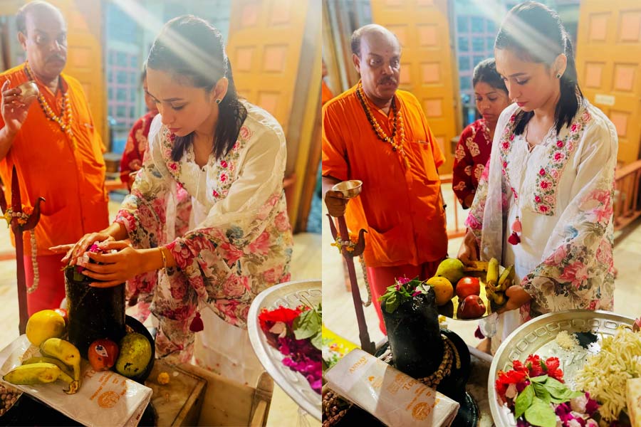 ছেড়েছেন আমিষ, ‘শিবের মাস’ শুরুর আগেই সোমবার মন্দিরে পুজো মিমির