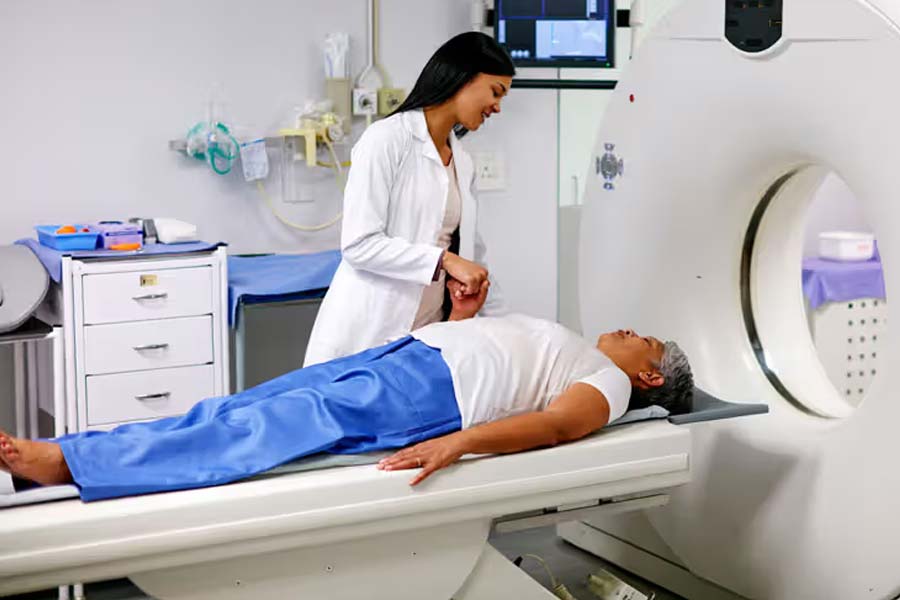 MRI মেশিনে শরীর ঢোকাতেই মৃত্যু! সিটি স্ক্যান, এক্স-রে পরীক্ষার সময় অবশ্যই মেনে চলুন এই নিয়ম