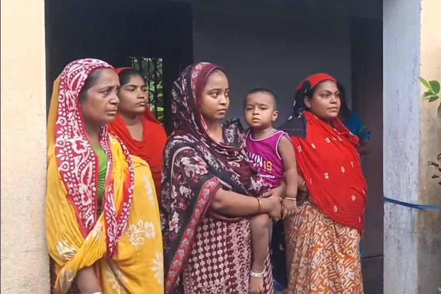নতুন শিক্ষিকা পছন্দ না হওয়ায় অঙ্গনওয়াড়ি কেন্দ্রে তালা! চাঞ্চল্য নদিয়ায়