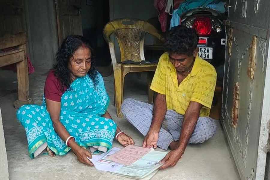 মহারাষ্ট্রে কাজ করতে গিয়ে বাংলাদেশি সন্দেহে পাকড়াও! নদিয়ার বাড়িতে ফিরলেন ৩ পরিযায়ী শ্রমিক