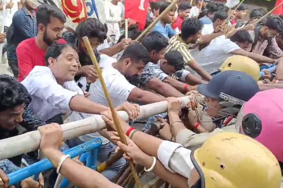 কালীগঞ্জে শিশুমৃত্যুতে বাম ছাত্র-যুবদের কৃষ্ণনগর পুলিশ সুপার অফিস অভিযানে ধুন্ধুমার, জখম ৪