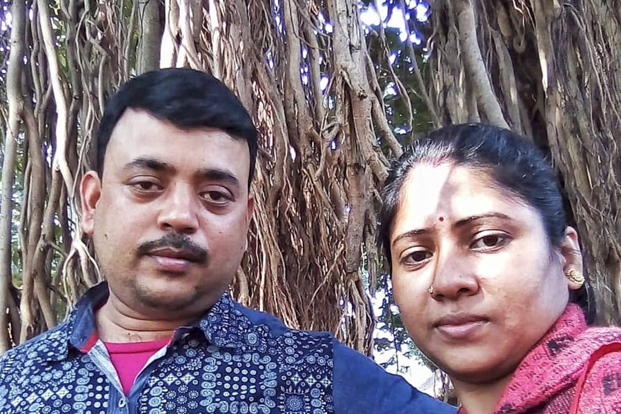 ‘স্লো পয়জনে’ স্বামীকে খুনের চেষ্টার অভিযোগে গ্রেপ্তার স্ত্রী, কারণ ঘিরে ধোঁয়াশা