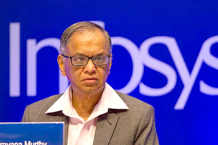 ‘সময়ে কাজ সেরে বাড়ি যান কর্মীরা’, ওভারটাইমে দাঁড়ি টেনে নারায়ণমূর্তির উলটো পথে ইনফোসিস