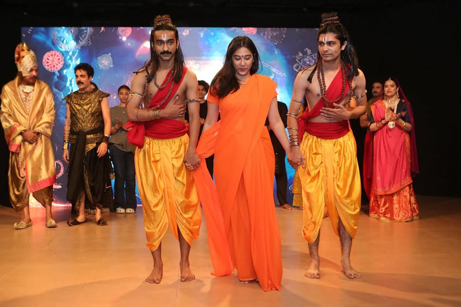 করাচিতে ‘রামায়ণ’ মঞ্চস্থ করে প্রশংসা কুড়োচ্ছেন পাকিস্তানি শিল্পীরা, উঠল ‘জয় শ্রীরাম’ ধ্বনিও