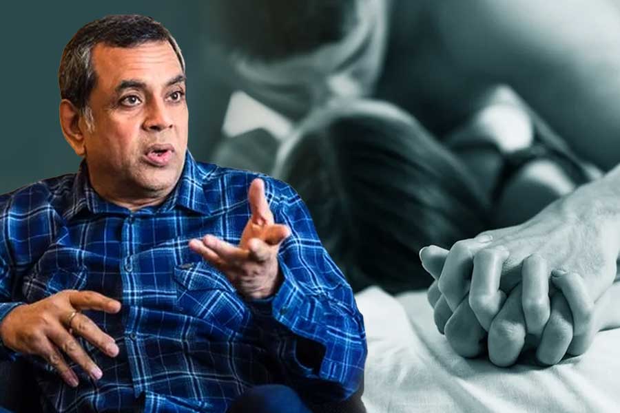 ‘সস্তার স্ট্র্যাটেজি! ওয়েব সিরিজগুলিতে এত সেক্স…’, কেন গর্জে উঠলেন ‘সংস্কারি বাবুভাইয়া’ পরেশ রাওয়াল?