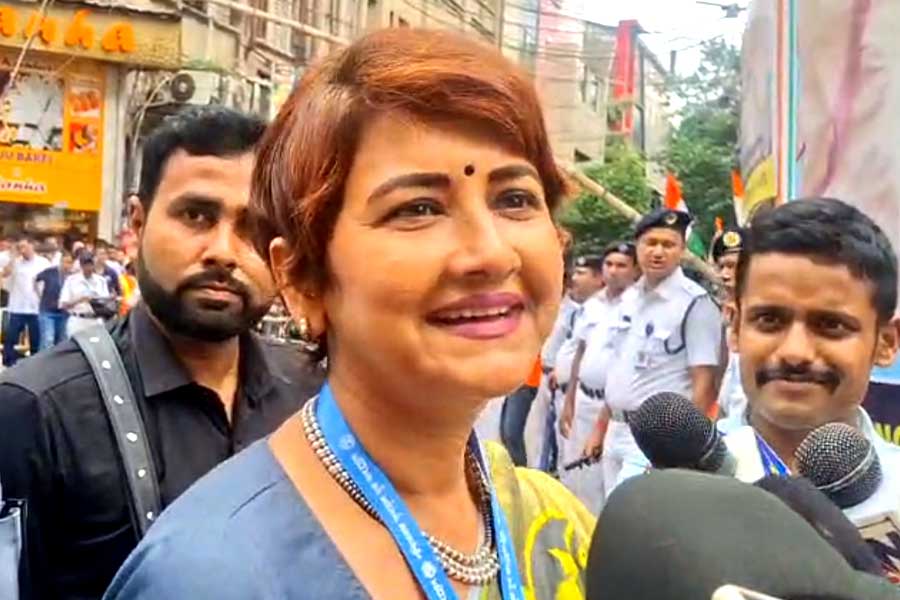 ‘আমিও বাংলায় কথা বলি, ধরে নিয়ে যান’, একুশের সমাবেশ থেকে বিজেপিকে বিঁধলেন রচনা