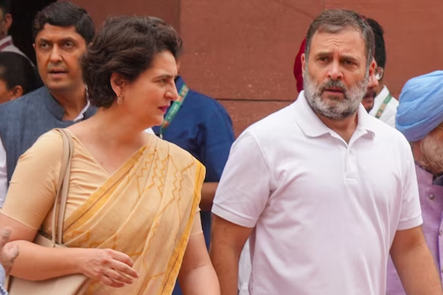 ‘সিঁদুর নিয়ে জবাব চাইতেই এক সেকেন্ডে পালিয়েছেন’, মোদিকে বিঁধে কণ্ঠরোধের অভিযোগ রাহুলের