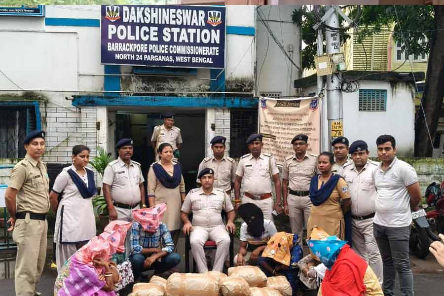 উত্তরবঙ্গ এক্সপ্রেস থেকে ১১০ কিলো গাঁজা উদ্ধার, গ্রেপ্তার ১০ যাত্রী