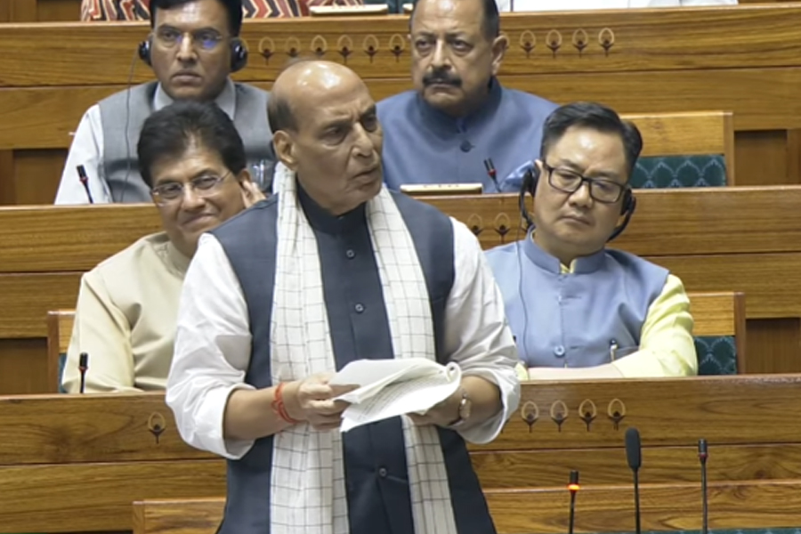 অপারেশন সিঁদুরে ভারতের কত বিমান ধ্বংস? প্রশ্ন এড়িয়ে বিরোধীদেরই বিঁধলেন রাজনাথ