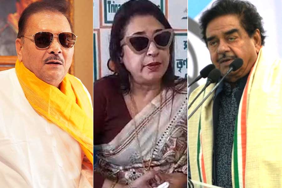 তীব্র গরমে একুশের সভামঞ্চে অসুস্থ শতাব্দী, মদন, শত্রুঘ্ন-সহ ৪, দ্রুত পাঠানো হল হাসপাতালে