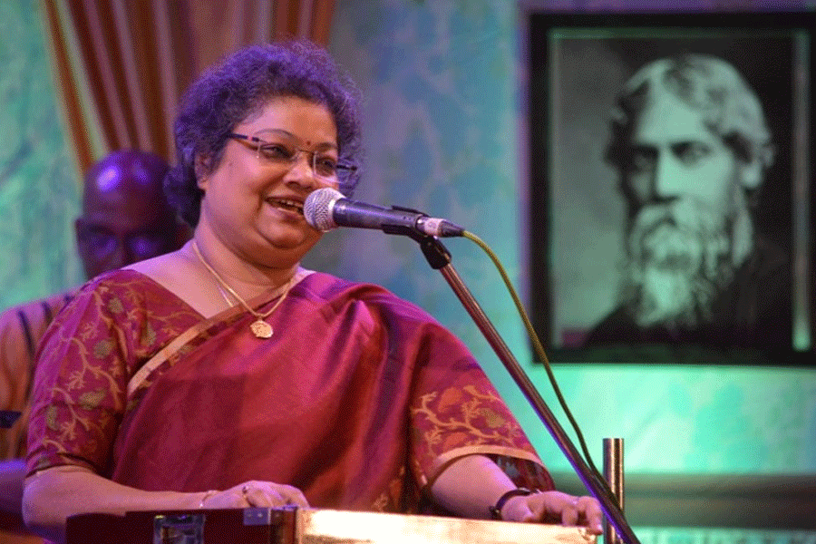 বর্ষার গানে শ্রাবণের আবাহন শ্রাবণীর, মা-বাবাকে উৎসর্গ করে একক অনুষ্ঠান শিল্পীর