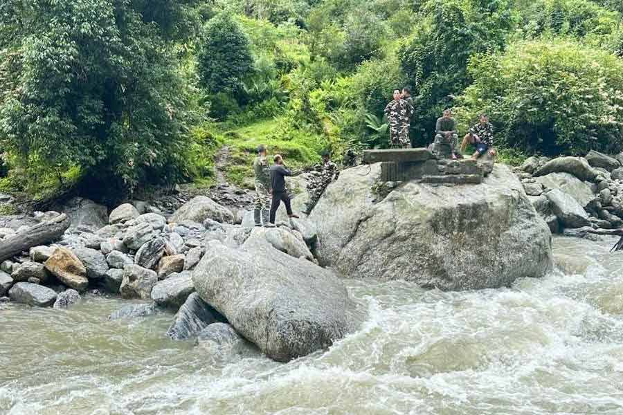 বিক্ষিপ্ত ভারী বৃষ্টি, ভূমিধসে বিচ্ছিন্ন পশ্চিম সিকিমের একাধিক এলাকা, উদ্ধারে সেনা