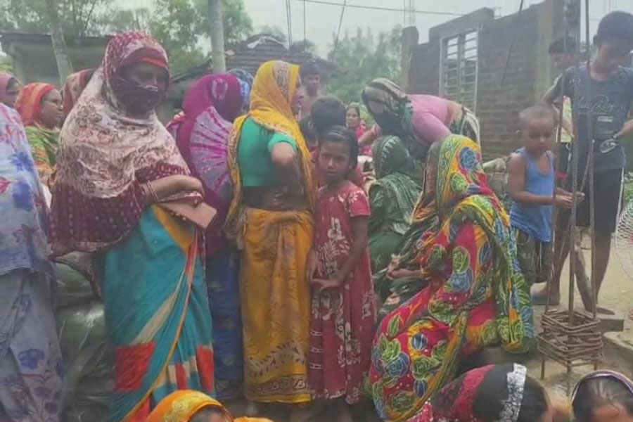 কাকদ্বীপে তৃণমূলের পঞ্চায়েত সদস্যের ভাইপো খুন! জমিতে মিলল ক্ষতবিক্ষত দেহ