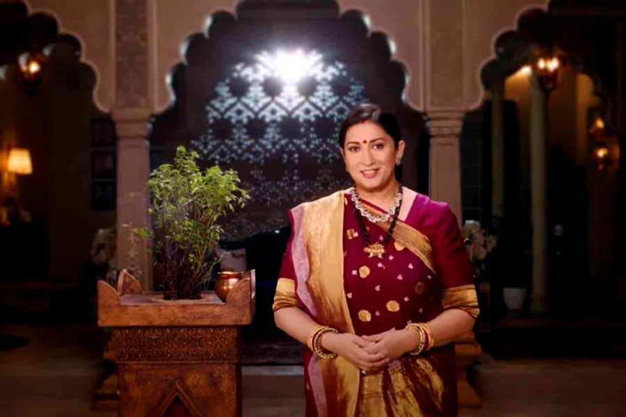 যুগ আধুনিক হলেও ‘শান্তিনিকেতন’-এর ঐতিহ্য যেন না বদলায়, পাঠ ‘তুলসী’ স্মৃতি ইরানির