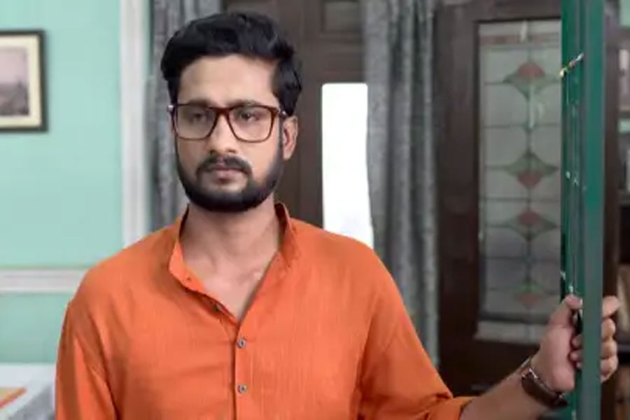 ‘পিছন থেকে ছুরি মারা হচ্ছে’, যৌনতার ভাইরাল ভিডিও নিয়ে মুখ খুললেন ঋত্বিক