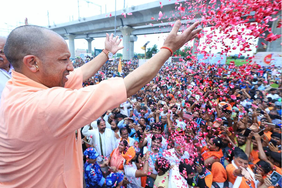 ‘যাত্রা শেষ হলেই কড়া পদক্ষেপ’, কানওয়ার যাত্রীদের হাতে CRPF নিগ্রহের পর বার্তা যোগীর