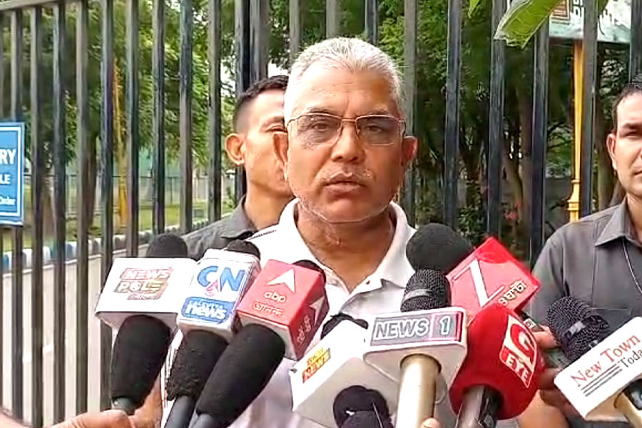 কুণাল, অরূপ বন্ধু! নতুন রাজনৈতিক সমীকরণের আভাস দিলীপ ঘোষের ?