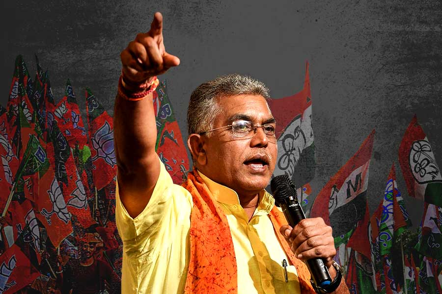 মমতা নাকি মোদি ২১ জুলাই কোন দিকে মন দিলীপ ঘোষের?