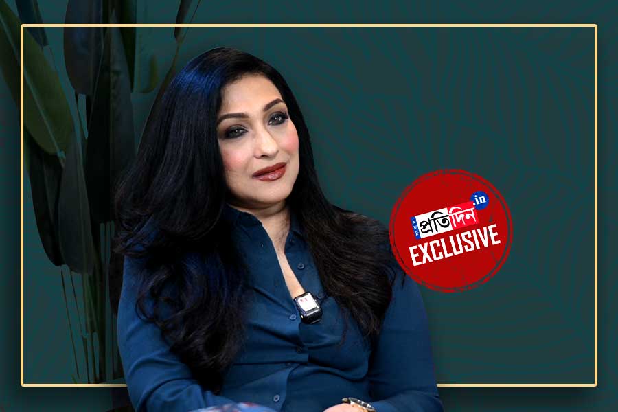 ১৫ বছর প্রসেনজিতের সঙ্গে অভিনয় না করেও,  টলিউডে কাজ চালিয়ে গিয়েছেন ঋতুপর্ণা