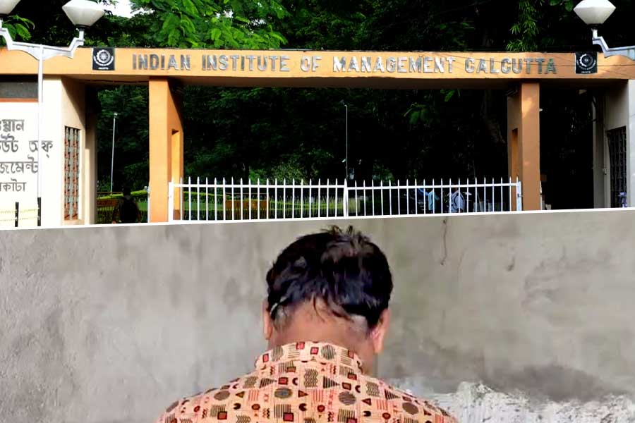 ‘ধর্ষণ’ হয়নি মেয়ের, চাঞ্চল্যকর দাবি IIM জোকার নির্যাতিতা তরুণীর বাবার