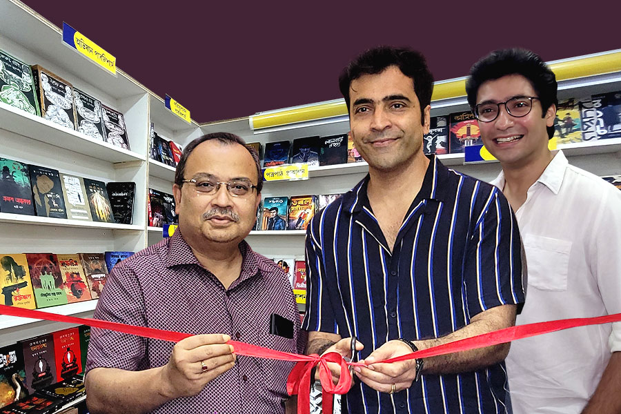 কলেজস্ট্রিটে থিম বেসড বইমেলায় থ্রিলার বইয়ের সম্ভার, হাজির কুণাল ঘোষ, আবীর-গৌরব