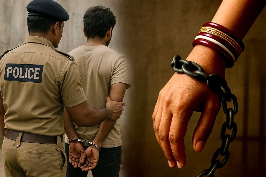 হায়দরাবাদে মাদকবিরোধী বড়সড় অভিযান! রেভ পার্টিতে পুলিশের হানায় গ্রেপ্তার মাদকচক্রী-সহ ৬