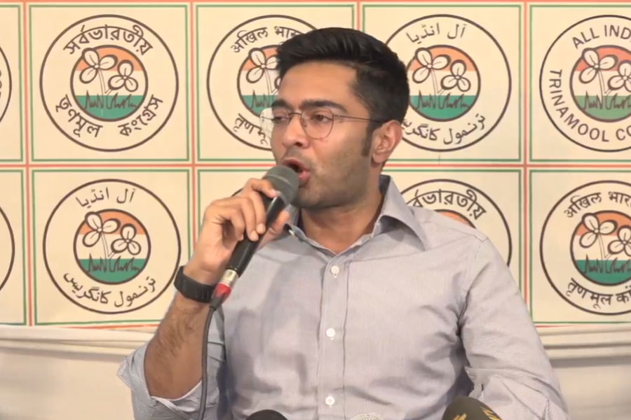 ‘চিফ হুইপ যা বলবে শুনতে হবে’, দিল্লি বৈঠকে ‘কোন্দলরত’ সাংসদদের কড়া বার্তা অভিষেকের