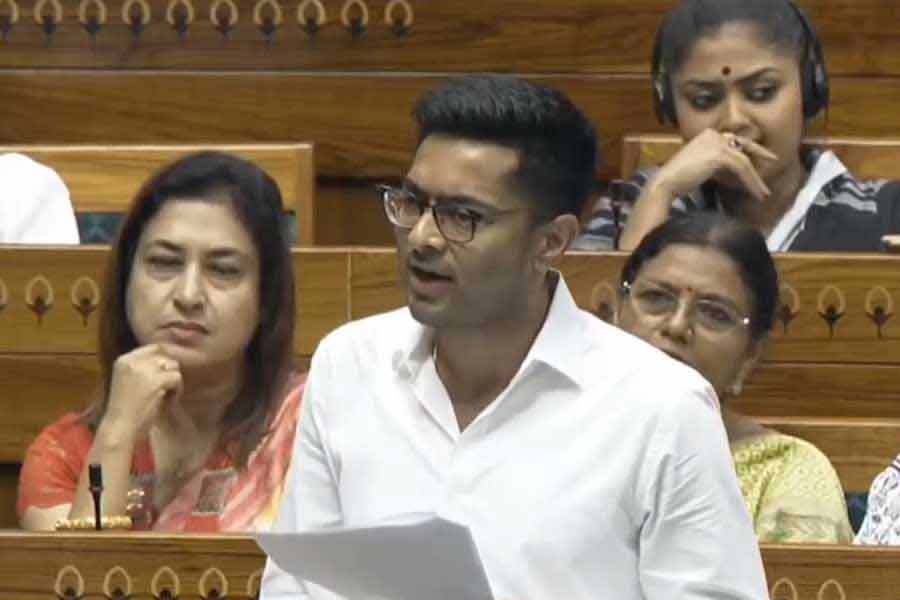৫৫ শতাংশ বাণিজ্যে প্রভাব পড়বে মার্কিন শুল্কের, অভিষেকের প্রশ্নে সংসদে মানল কেন্দ্র