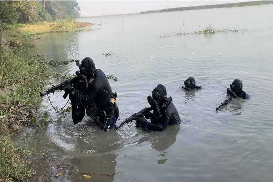জলপথে অনুপ্রবেশের চেষ্টা! গুজরাট থেকে ১৫ জন পাক জেলেকে গ্রেপ্তার করল সেনা
