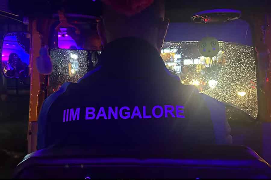 অটোচালকের জ্যাকেটে লেখা ‘IIM-B’, অনুপ্রেরণার গল্প ভাইরাল নেটদুনিয়ায়