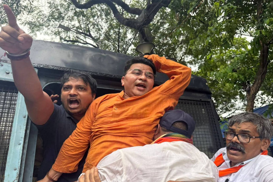 ওবিসি অধিকার মঞ্চের মিছিল ঘিরে কলেজ স্ট্রিটে ধুন্ধুমার!