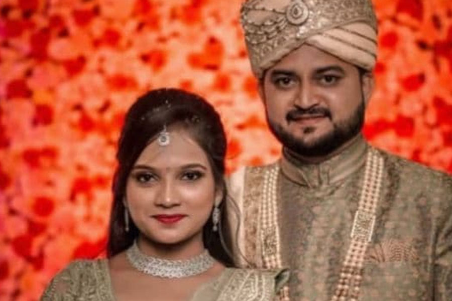 বিছানায় শায়িত অন্তঃসত্ত্বা মেয়ের দেহ! পণ না মেলায় খুনের অভিযোগ মায়ের