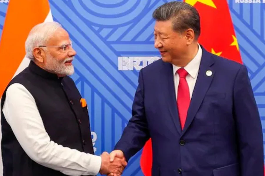 শুল্কযুদ্ধের মাঝেই SCO সামিটে চিন সফরে মোদি, উষ্ণ স্বাগতবার্তায় কোন অঙ্ক বেজিংয়ের?