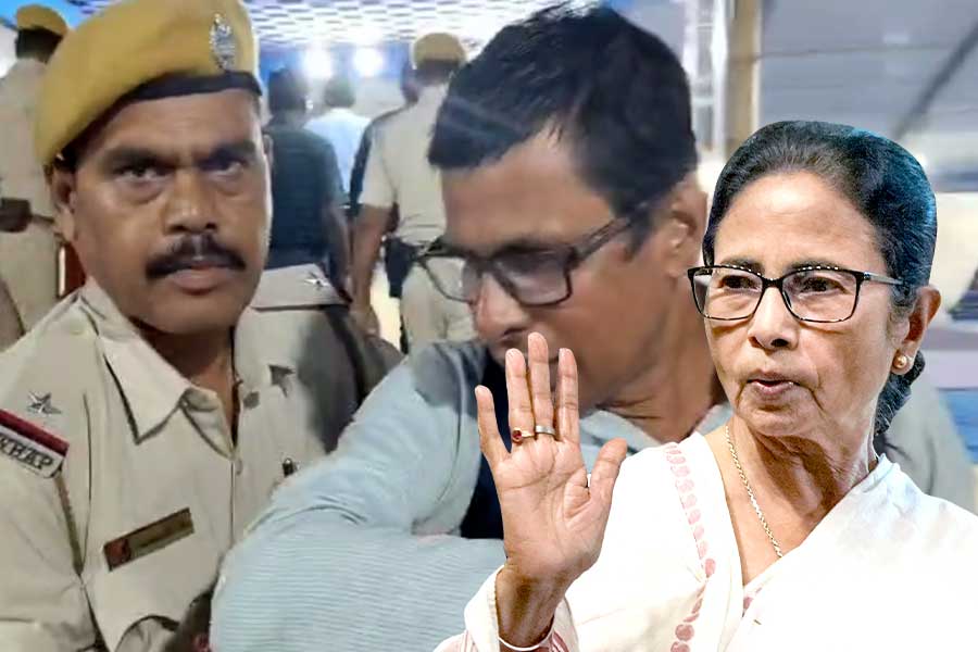 মুখ্যমন্ত্রীর সফর ঘিরে কড়া পুলিশ, ‘দুর্ব্যবহারে’র ভিডিও ভাইরাল হতেই সাসপেন্ড বর্ধমানের ASI