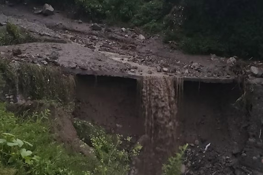 উত্তরাখণ্ডে ফের মেঘ ভাঙা বৃষ্টি, কবলে একাধিক গ্রাম, তছনছ ঘরবাড়ি-দোকানপাট, নিখোঁজ বেশ কয়েকজন