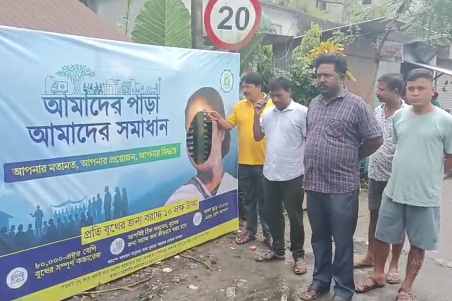 কোচবিহারে আমাদের পাড়া আমাদের সমাধান ক্যাম্পে ছেঁড়া হল মুখ্যমন্ত্রীর ছবি, কাঠগড়ায় বিজেপি-সিপিএম