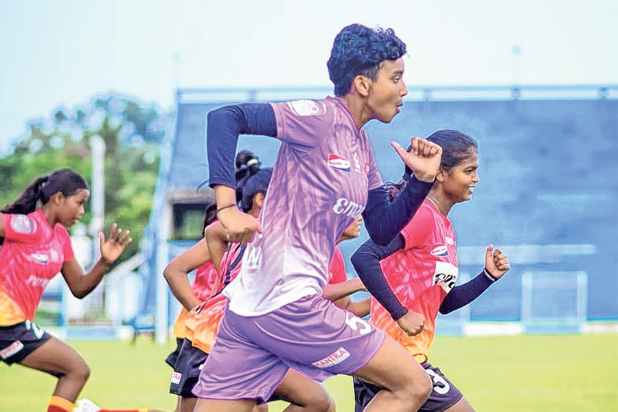 লক্ষ্য যেখানে উন্নতি, ছেলেদের বিরুদ্ধে ম্যাচ খেলে তৈরি হচ্ছে ইস্টবেঙ্গলের মহিলা দল