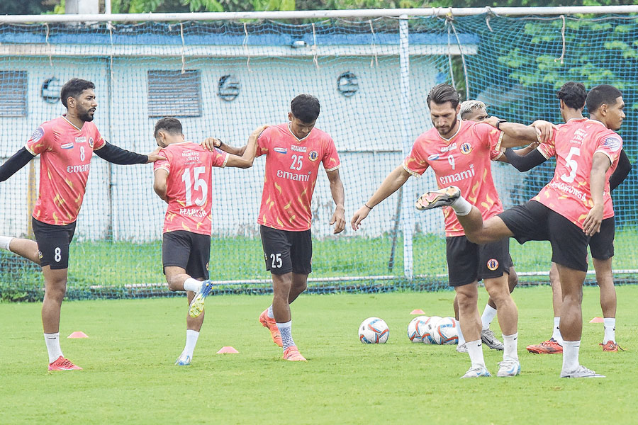 নামধারীকে হালকাভাবে নিচ্ছে না ইস্টবেঙ্গল, জিতে আজই নকআউট নিশ্চিত করতে চান অস্কার