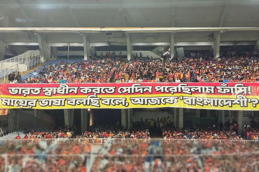 ‘মায়ের ভাষা বলছি বলে…’, বাঙালি অস্মিতা রক্ষায় গ্যালারিতে গর্জে উঠলেন ইস্টবেঙ্গল সমর্থকরা
