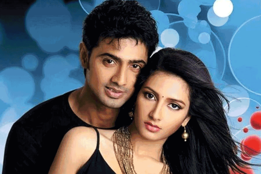 শুভশ্রীর প্রেমে জ্বলেছে ‘রোমিও’ দেবের পরাণ! ফিরে দেখা ‘ধূমকেতু’ জুটির ১০ বছরের রোম্যান্টিক দিনগুলি