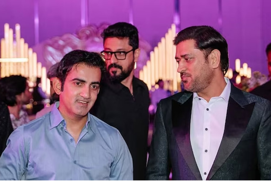 ভারতীয় দলের মেন্টর হওয়ার প্রস্তাব ধোনিকে? জল্পনার মধ্যেই ধেয়ে এল কটাক্ষ