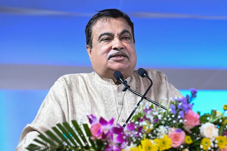 আমেরিকার ‘দাদাগিরি’, রাজনাথের পর ট্রাম্পের ‘শুল্কবোমা’ নিয়ে গর্জন গড়করির
