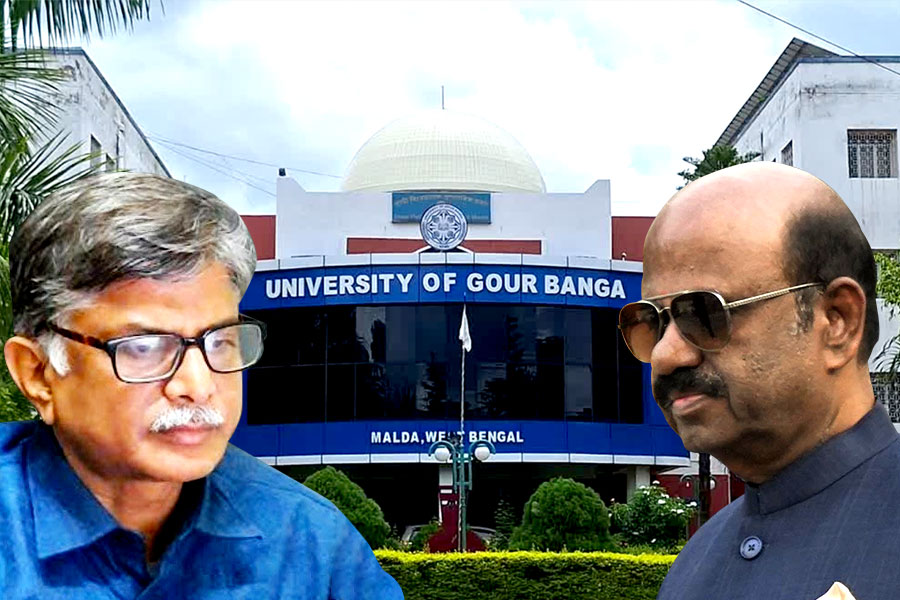 দায়িত্ব পালনে ব্যর্থ! গৌড়বঙ্গ বিশ্ববিদ্যালয়ের উপাচার্যকে সরালেন রাজ্যপাল