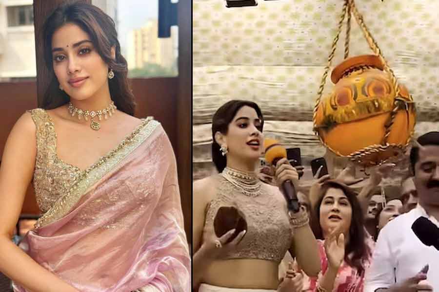 দহিহান্ডি উৎসবে ‘ভারত মাতা কি জয়’ স্লোগান, নেটিজেনদের কটাক্ষে কী সাফাই জাহ্নবীর?