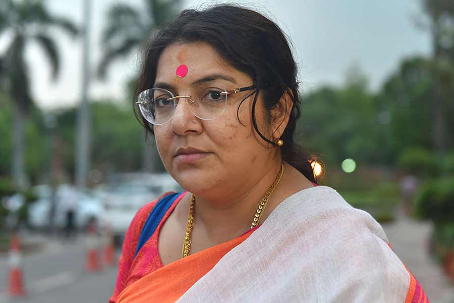 দিল্লির দুর্গাপুজো নিয়ে সক্রিয় লকেট, বঙ্গ বিজেপি শিবির থেকে মন উঠল তারকা নেত্রীর?
