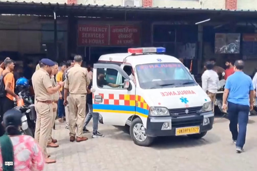 মধ্যপ্রদেশে কুবেরেশ্বর ধামে মাত্রাছাড়া ভিড়, হুড়োহুড়িতে পদপিষ্ট হয়ে মৃত্যু দুই মহিলার, আহত ১০