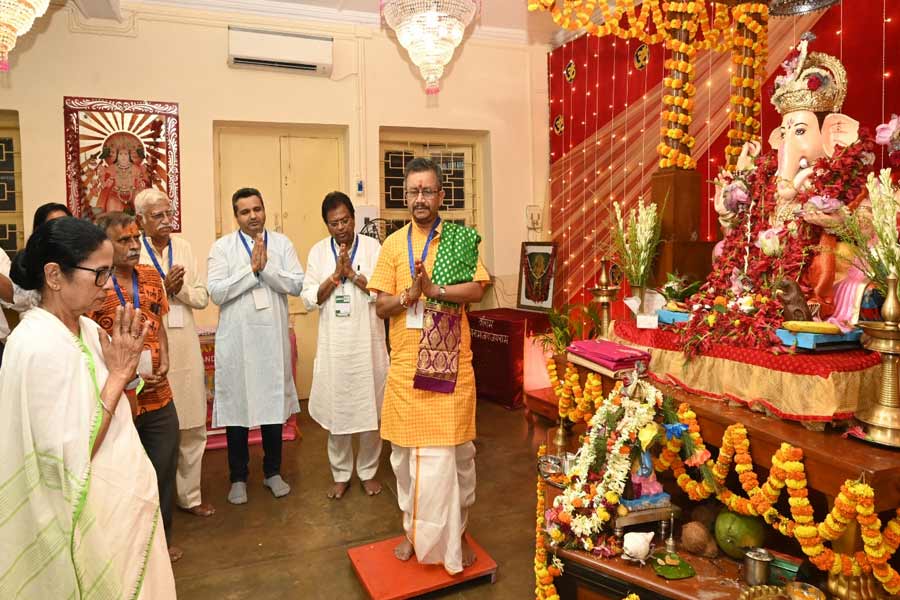 ‘দূর হোক অশুভ শক্তি’, রাজ্যবাসীর কল্যাণ কামনায় মুখ্যমন্ত্রীর গণেশ বন্দনা