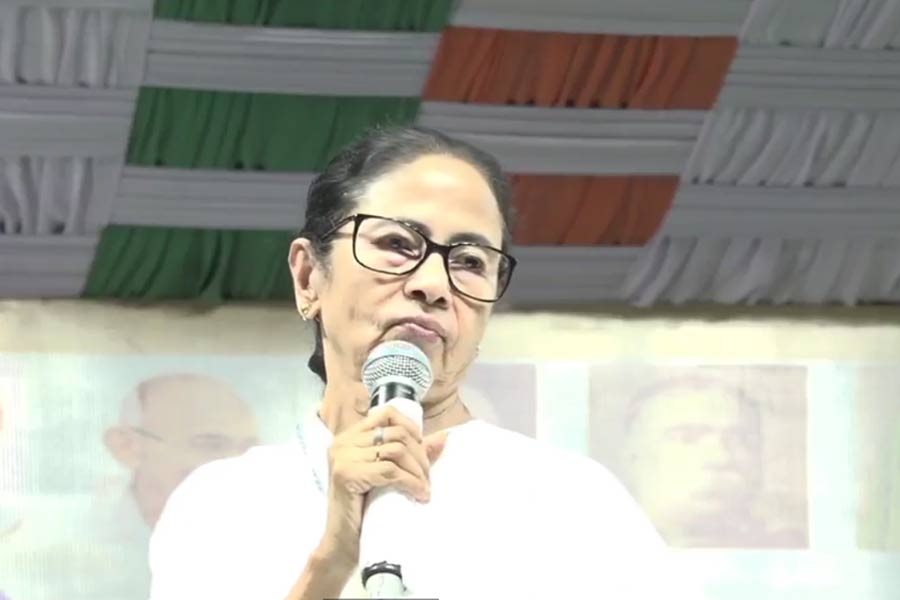 ‘বাংলা বিরোধী’ কেন্দ্র, চলতি সপ্তাহে রেলের অনুষ্ঠানে যাচ্ছেন না মুখ্যমন্ত্রী